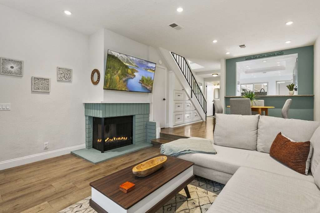 living area - 1083 Mesa Bluff Dr #13, Costa Mesa, CA 92627
