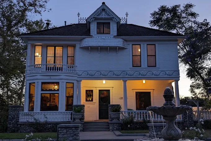 Kellogg House, Santa Ana: The Victorian Mansion Where Someone May Still Be Home